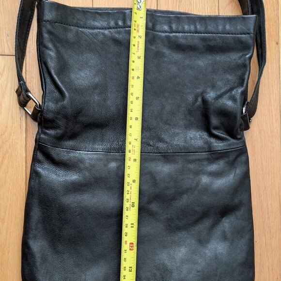 Danier Lether Crossbody Bag Genuine Leather crossbody bag - Picture 10 of 16